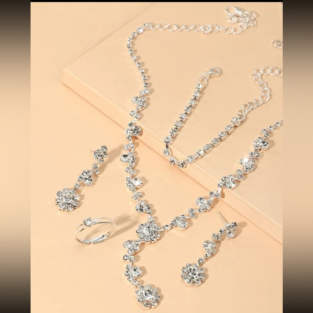 SHEIN Jewelry set - Picture 2 of 3